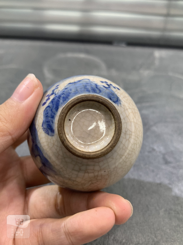清晚期哥釉青花婴戏纹鼻烟壶（包铜口） - 图8